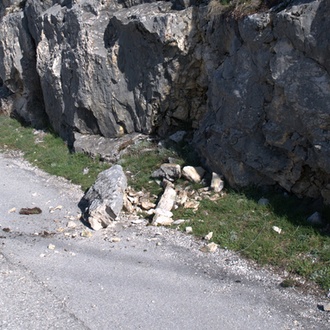 Le foto di Terranera - Massi sulla strada