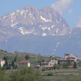 Le foto di Terranera - Il Gran Sasso incombe su Terra